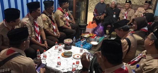 Jelang Peringatan Hari Pramuka, Pengurus Kwarcab Kota Tegal Ziarah ke Makam Pendahulu dan Anjangsana Tokoh Pramuka
